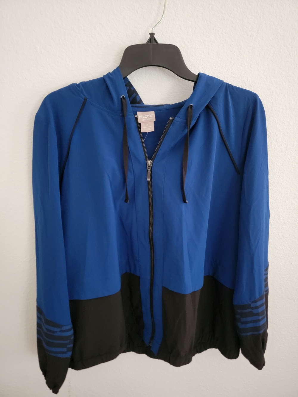 Chico's Zenergy Print Blocked Windbreaker Jacket Black/Imperial Blue
